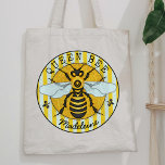Tote Bag Honeybee Bumblebee Queen Bee Jolie | Personnalisé<br><div class="desc">Ce sac fourre-tout super sucré d'abeille de miel a une image originale dessinée à la main d'une abeille jaune et noire sur un arrière - plan rayé. Il a des ailes bleu-blanc dorées qui sont étalées comme si elles étaient prêtes à voler. Cette nature - design inspiré est parfait pour...</div>
