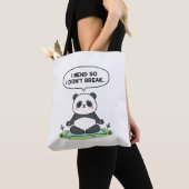 Tote Bag “I Bend So I Don’t Break” panda design (De près)