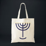 Tote Bag Icône Menorah<br><div class="desc">Menorah est fait des lettres : Mem, Nun, Resh, Hey Mem - Chaos Puissant Sang Nun - Continue Hir Son Resh - First Top Beginning Hey - Look Reveal Respiration Exo 25:31 Et tu feras un chandelier d'or pur : de travail battu sera fait le chandelier : son arbre, ses...</div>