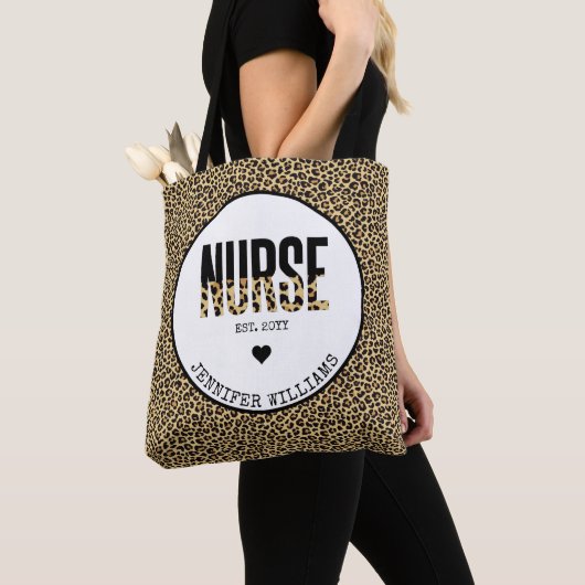 Tote Bag Infirmière personnalisée Est Cheetah RN Graduation (De près)