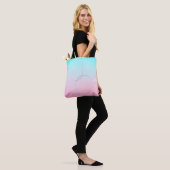 Tote Bag Initiales 2 superposées modernes | Turquoise Rose (Sur le modèle)