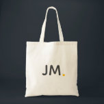 Tote Bag Initiales en gras modernes | Monogramme élégant de<br><div class="desc">Sac fourre-tout élégant dans une police de caractères moderne en gras en frappant le noir dans un style design minimaliste tendance, avec une instruction amusante point de cercle complet en jaune moutarde. Ce produit peut être facilement personnalisé avec vos propres initiales de monogramme ou les initiales d'un être cher pour...</div>