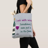 Tote Bag Je cuisine avec du vin...Parfois dans la nourritur (De près)
