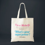 Tote Bag Je suis une sage-femme Ce qui est votre superpuiss<br><div class="desc">Un beau sac fourre-tout de sages-femmes qui dit que je suis une sage-femme,  quelle est votre superpuissance ? Ce joli cadeau de sage-femme présente une écriture rose et turquoise avec une floraison argentée pour un parfum très simple pour un guru d'accouchement naturel amusant.</div>