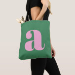 Tote Bag Joli monogramme rose pastel vert lettrage rétro<br><div class="desc">Ce sac fourre-tout élégant présente votre monogramme sur fond rose et vert avec un lettrage rétro. Excellente idée cadeau !</div>