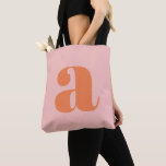 Tote Bag Joli Pastel rose orange Monogramme rétro Lettres<br><div class="desc">Ce sac fourre-tout élégant présente votre monogramme en corail sur un arrière - plan rose pastel en lettrage rétro. Super idée cadeau !</div>