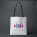 Tote Bag Jolie conception Texte Meilleure maman Ever pour l<br><div class="desc">Elégant Sac fourre-tout de la Fête des Mères avec un dicton mignon qui dit "Meilleure maman jamais" avec fleur, Ce Sac fourre-tout mignon est parfait pour votre mère pour la Fête des Mères et il peut être utilisé toute l'année. ! Un cadeau de fête des mères assez inhabituel... probablement différent...</div>
