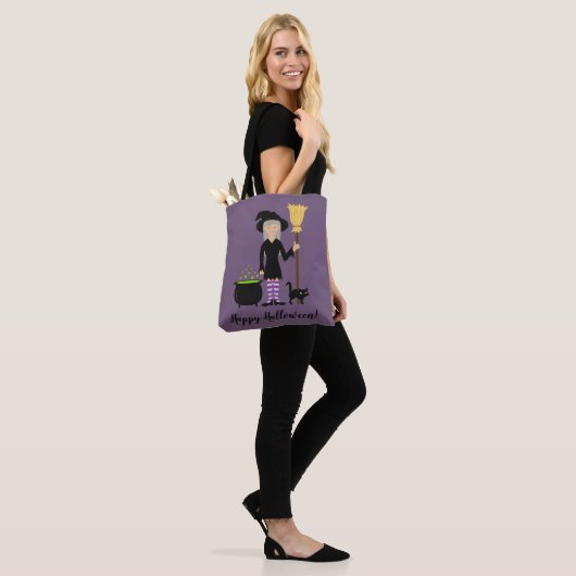 Tote Bag Jolie sorcière et un chat Halloween texte (Sur le modèle)