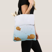 Tote Bag Joyeux poisson de natation Taiyaki (De près)