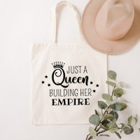 Juste une Reine Construisant Sa Couronne d'Empire