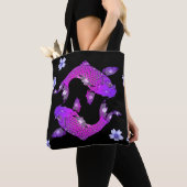 Tote Bag Koi poisson oriental noir violet yin yang floral (De près)