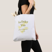 Tote Bag La Dolce Vita jaune mariage couple Nom date glit (De près)