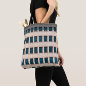 Tote Bag La façade du bâtiment moderne de forme rectangulai (De près)