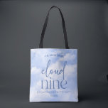 Tote Bag La Mariée Est Sur Cloud Neuf Blue Bachelorette Par<br><div class="desc">C'est un Sac fourre-tout du week-end de la fête de la mariée est sur Cloud Neuf Bachelorette !</div>