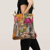 Tote Bag La vie d'Anne avec son théière et ses fleurs (De près)