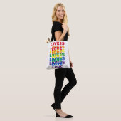 Tote Bag L'amour est amour arc-en-ciel motif de typographie (Sur le modèle)