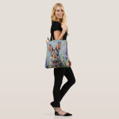 Tote Bag Lapin Fluffy dans un champ de fleurs (Sur le modèle)