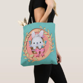 Tote Bag Lapin Moche Assis dans Panier de Pâques Conception (De près)