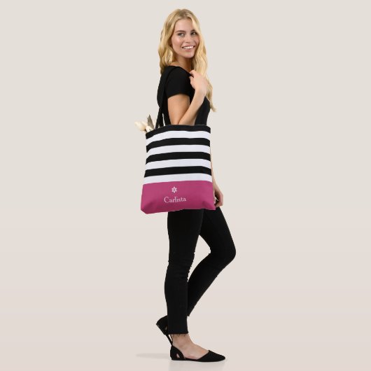 Tote Bag Large Black Horizontal Stripes Dark Rose Nom Faisy (Sur le modèle)