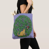 Tote Bag Le chat gingembre regarde un papillon (De près)