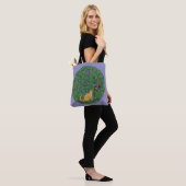 Tote Bag Le chat gingembre regarde un papillon (Sur le modèle)
