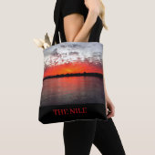 Tote Bag Le fleuve Nil, coucher de soleil dramatique. (De près)