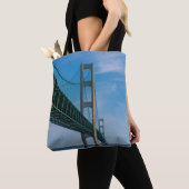 Tote Bag Le long du pont Mackinac (De près)