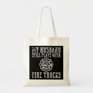 Tote Bag Le mari du pompier joue avec des camions de pompie