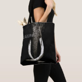 Tote Bag Le noir et le blanc sauvent l'éléphant (De près)