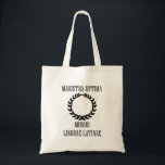 Tote Bag Le plus grand professeur latin du monde (femelle)<br><div class="desc">Optimums de Magistra ! Honorez votre professeur latin féminin préféré de cette conception comportant une guirlande de laurier. La guirlande de laurier a été portée par Apollo, le dieu grec de la musique, de la poésie, de la prophétie, de la médecine, de la lumière, et de beaucoup d'autres choses. La...</div>