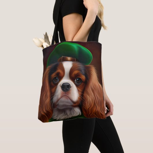 Tote Bag Le roi Cavalier Charles Spaniel à la Saint Patrick (De près)