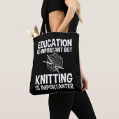 Tote Bag L'Éducation Est Importante, Mais Le Tricot Est Imp (De près)