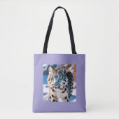 Tote Bag leopard des neiges se croupissant dans la neige (Devant)