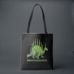 Tote Bag Les fans juifs de Hanoukka Dinosaur Menorah Jew Di<br><div class="desc">Un joli cadeau de Noël juif pour Hanoukka. Un Dinosaure Dinosaur Stegosaurus Menorah Gift Amusant.</div>