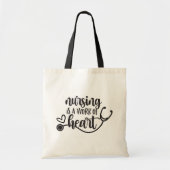 Tote Bag Les soins infirmiers sont une oeuvre de coeur. (Devant)