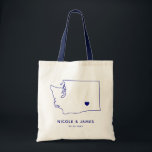 Tote Bag L'état de Washington Épousant la marine bienvenue<br><div class="desc">Épouser le sac bienvenu de cadeau comportant le graphique de carte. Vos invités aimeront vérifier dans leur hôtel et trouver ce fourre-tout rempli de festins les attendant. Vous pouvez placer le coeur à l'emplacement de votre grand jour utilisant la "personnaliser plus loin" comportez.</div>