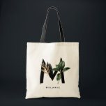Tote Bag Lettre M Monogramme | Bridesmaid Feuille tropicaux<br><div class="desc">Sac fourre-tout monogramme M personnalisable avec aquarelle feuille de palme tropicale, fausse feuille de feuille d'or et accents de brosse d'aquarelle noire. Personnalisez ce sac fourre-tout de monogramme tropical en ajoutant votre nom ou d'autres détails. Ce sac en monogramme de lettre M boho sera parfait comme cadeau. D'autres lettres sont...</div>