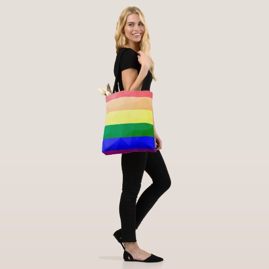 Tote Bag LGBT drapeau arc-en-ciel lignes motif de maillage  (Sur le modèle)