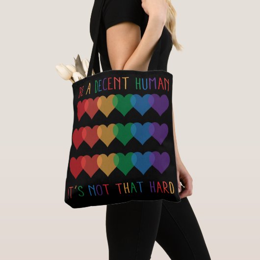 Tote Bag LGBT Heart Retro Be A Decent Human Ce n'est pas qu (De près)