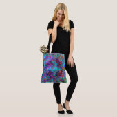 Tote Bag lilas et triangles 3D ou roses (Sur le modèle)