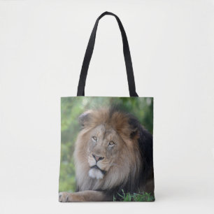 Tote Bag Lion Lounge dans une forêt
