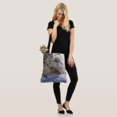 Tote Bag L'Œil d'un Pélican (Sur le modèle)