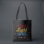 Tote Bag Love Light Latkes Funny Hanoukka Bright on Black<br><div class="desc">Pratique et amusant - la combinaison parfaite, This Love Light Latkes Black Hanoukka Funny Citation Fourre-tout va mettre un ton festif Chanukah partout où il va cette saison de vacances! Bien sûr de faire sourire vos amis et votre famille. Le dicton coloré et humoristique se démarque vraiment par son arrière...</div>
