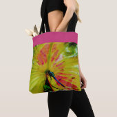 Tote Bag Lumineux Arc-en-ciel Dragonfly pavé rose avec nom (De près)