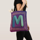 Tote Bag "M" initial de fourrure sur l'arrière - plan en pe (De près)