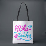 Tote Bag Magenta Aloha Plages Pun d'été Personnalisé<br><div class="desc">Hot Rose Aloha Plages Summer Pun Sac fourre-tout personnalisé. Sac fourre-tout d'été festif et coloré avec des "Plages d'Aloha" en lettres à la main avec des accents floraux d'hibiscus en magenta et bleu. Ce sac fourre-tout de tournoi d'été est parfait comme cadeau personnalisé.</div>