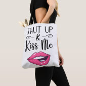 Tote Bag Magenta lèvres caricaturales Tais-toi et embrasse- (De près)
