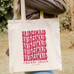Tote Bag Magenta Rose Retro Boho Personnalisé Bachelorette<br><div class="desc">Ce sac fourre-tout magenta rose boho personnalisé est parfait pour les futures mariées ou les demoiselles d'honneur ! C'est une excellente façon de montrer votre soutien et de leur faire savoir que vous êtes là pour eux pendant leur journée spéciale. Le sac fourre-tout est fait de matériaux robustes et présente...</div>