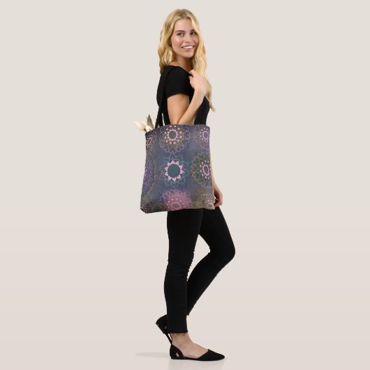 Tote Bag Mandala Coeurs roses (Sur le modèle)