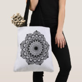 Tote Bag Mandala noir sur fond blanc (De près)